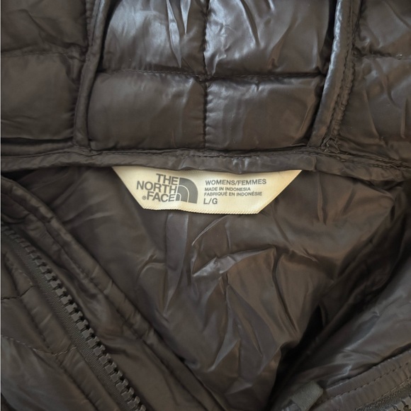 The North Face Gray Quilted Thermoball Parka - Picture 10 of 12
